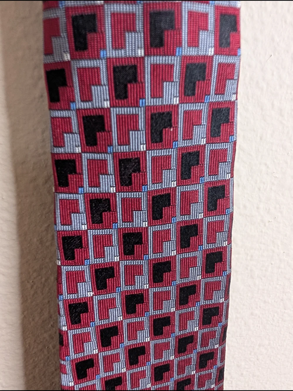 Jones New‎ York Burgundy Geometric Woven Tie